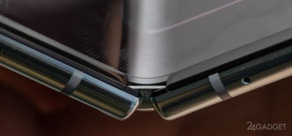 Названа причина поломки складных смартфонов Samsung Galaxy Fold (9 фото)