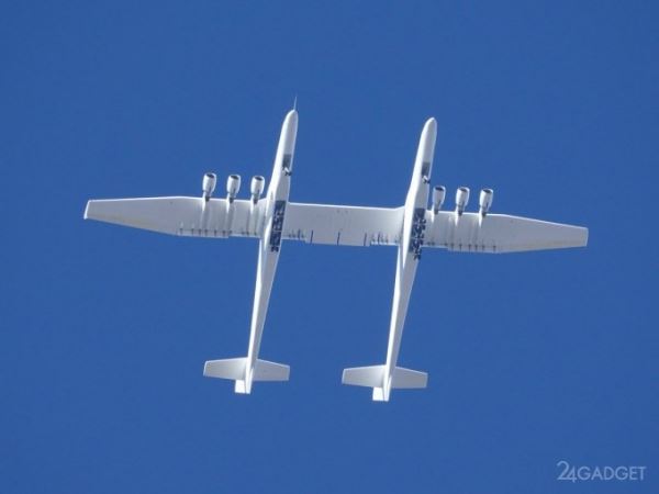 Совершён первый полёт самого большого в мире самолёта (7 фото + 2 видео)