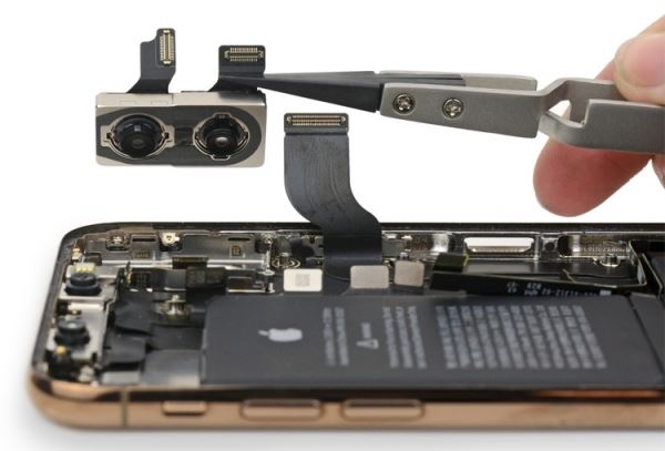 Вскрытие iPhone Xs и iPhone Xs Max: смартфоны можно отремонтировать