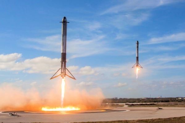 #видео дня: Посадка всех трех ступеней SpaceX Falcon Heavy