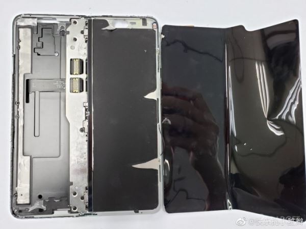 Складной смартфон Samsung Galaxy Fold показали изнутри (5 фото)